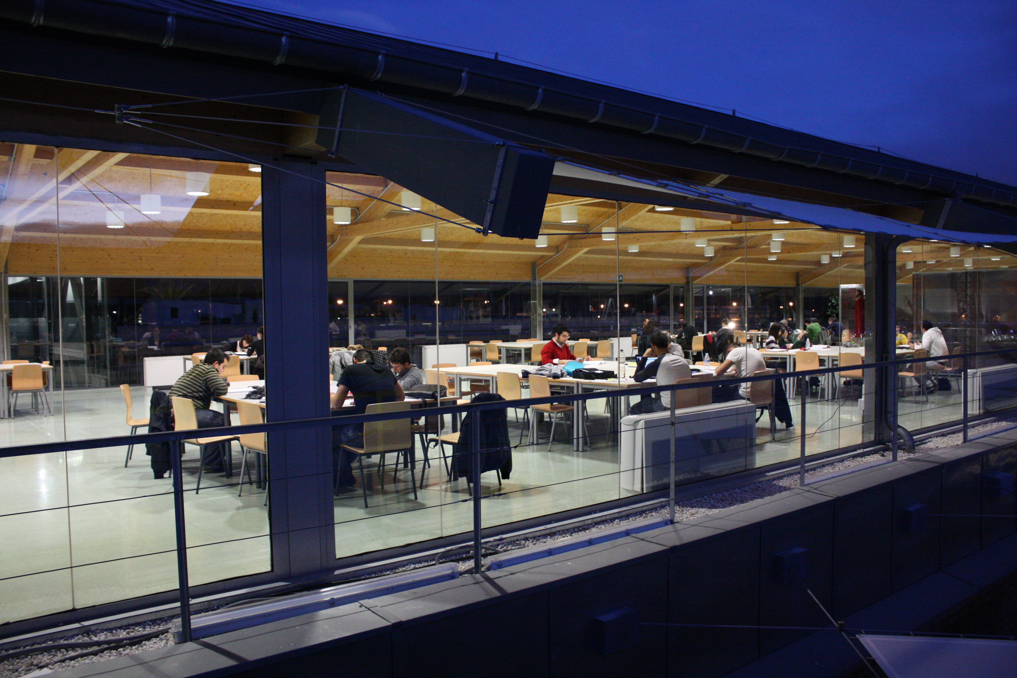 La imagen muestra la zona de estudio de la Facultad de Ciencias de la Empresa